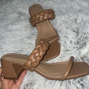 little brown heels size 7🤎